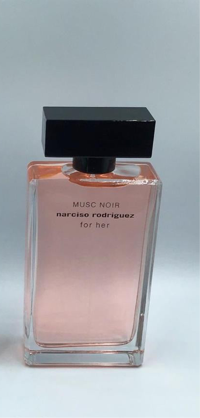 Narciso muss noir for her