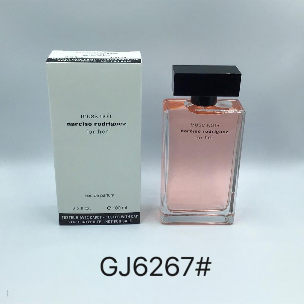 Narciso muss noir for her